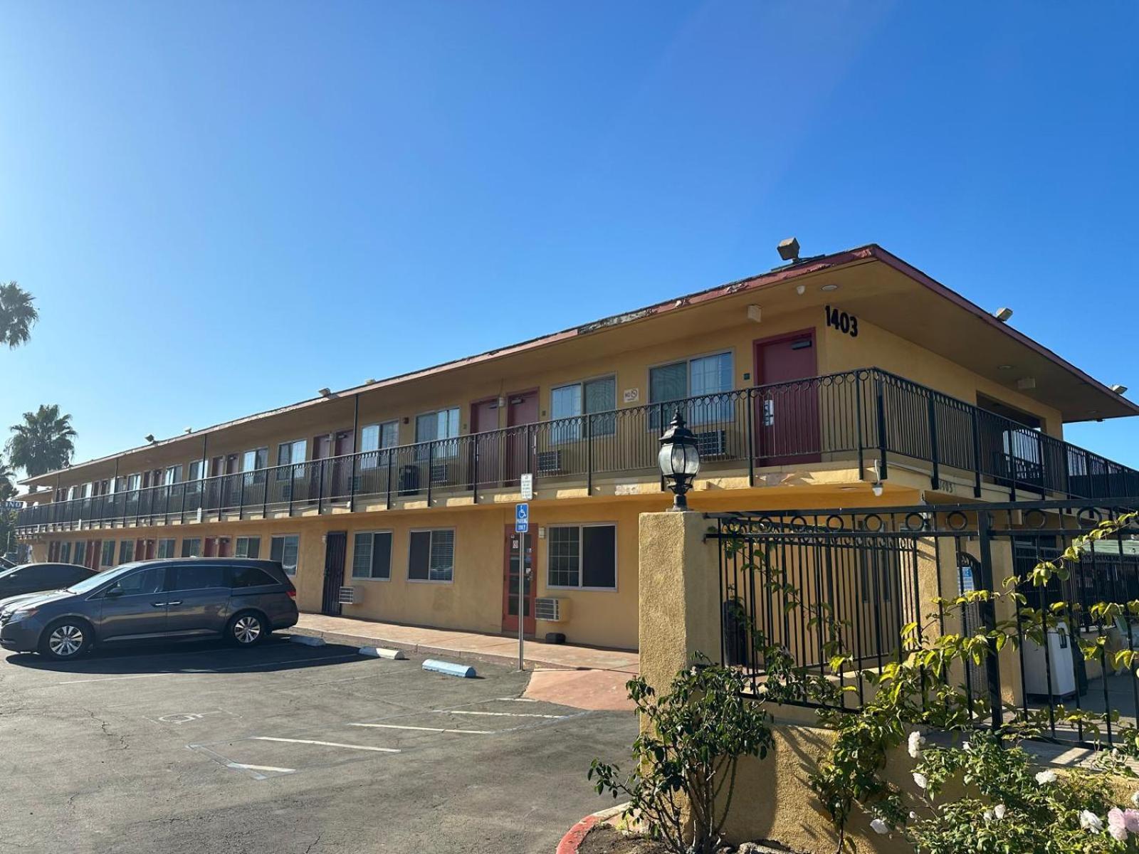 Hotel Avenida - Oceanside Camp Pendleton エクステリア 写真